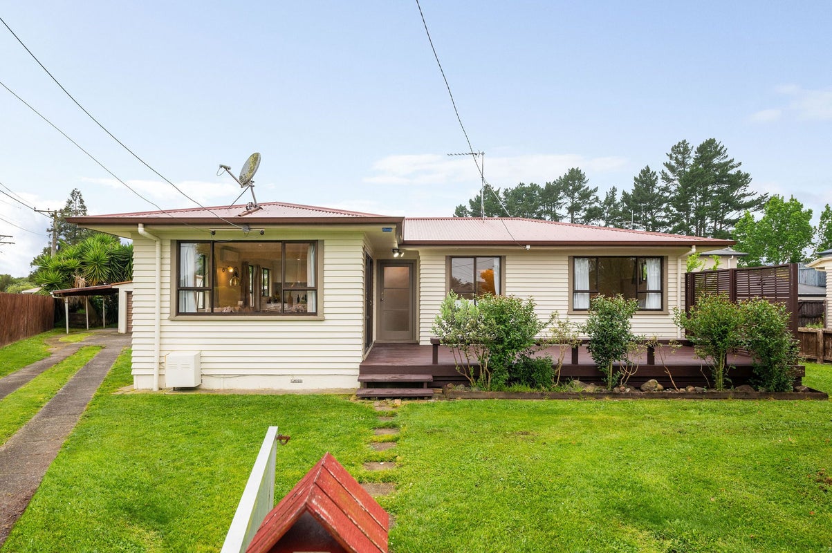 66 Southsea Crescent, Silverdale, Hamilton - Carousel 1