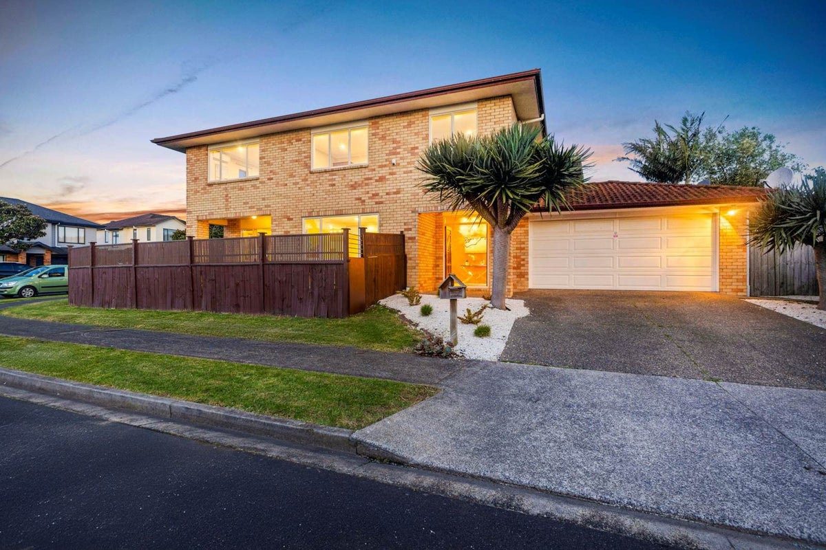 12 Janway Avenue, Flat Bush, Manukau City, Auckland - Carousel 1