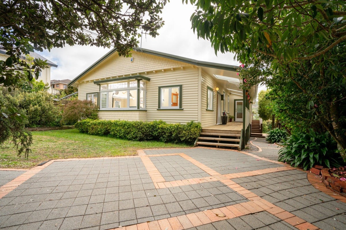 8 Tisdall Street, Karori, Wellington - Carousel 2