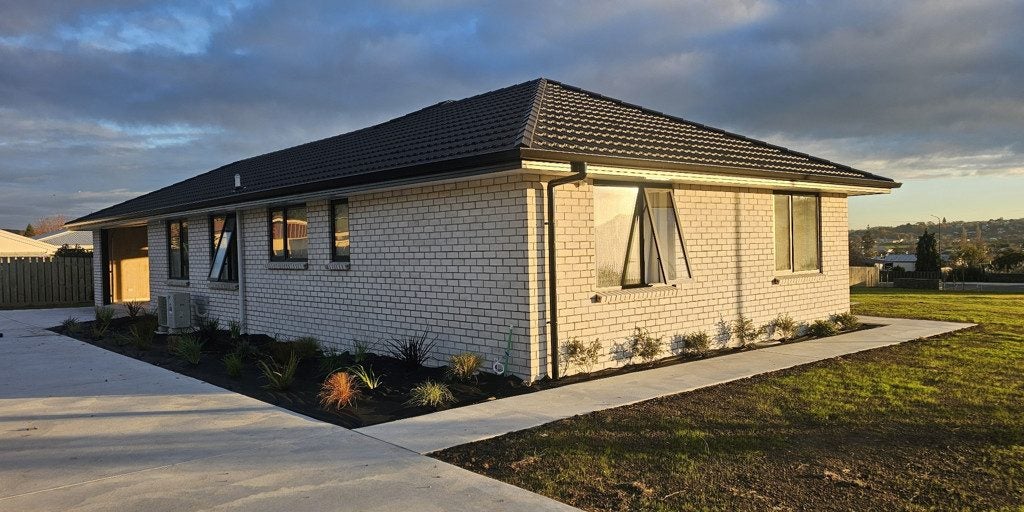 8 Kahikatea Drive, East Gore, Gore - Carousel 2