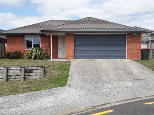16 Diamond Grove, Brown Owl, Upper Hutt - Carousel 1