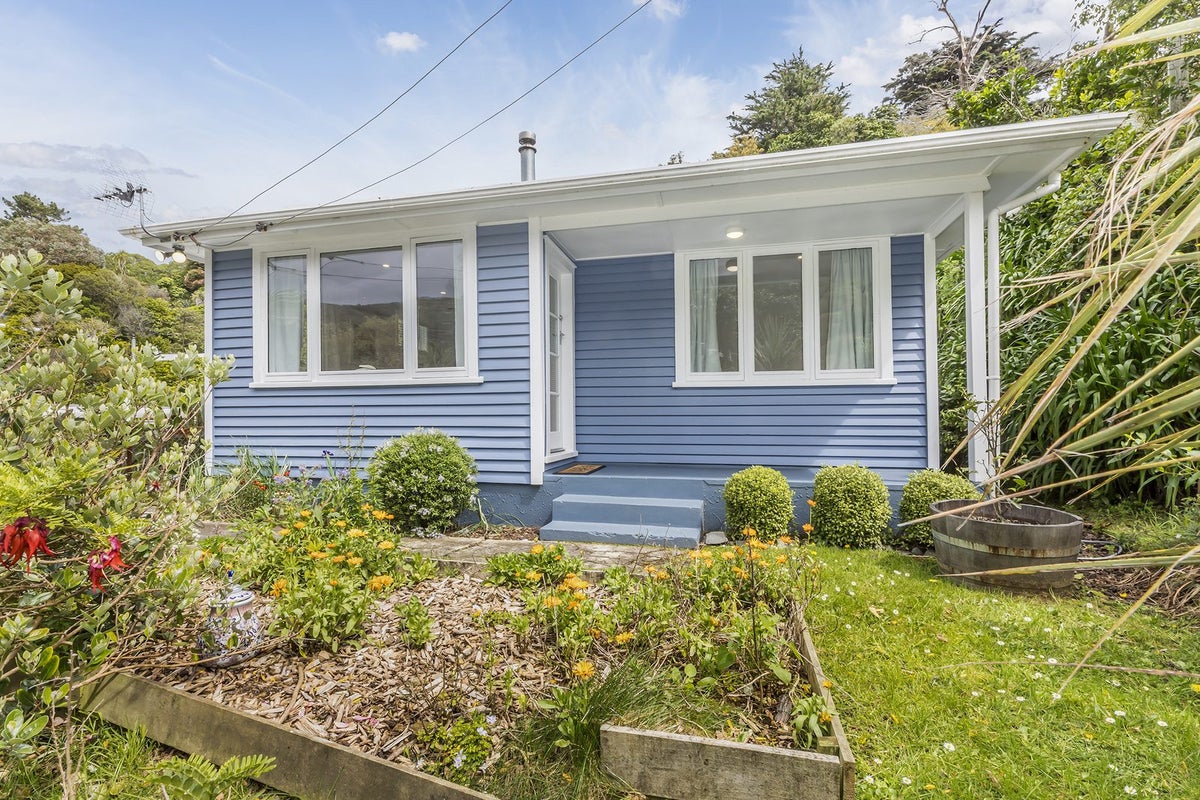 65 Airlie Road, Plimmerton, Porirua - Carousel 1