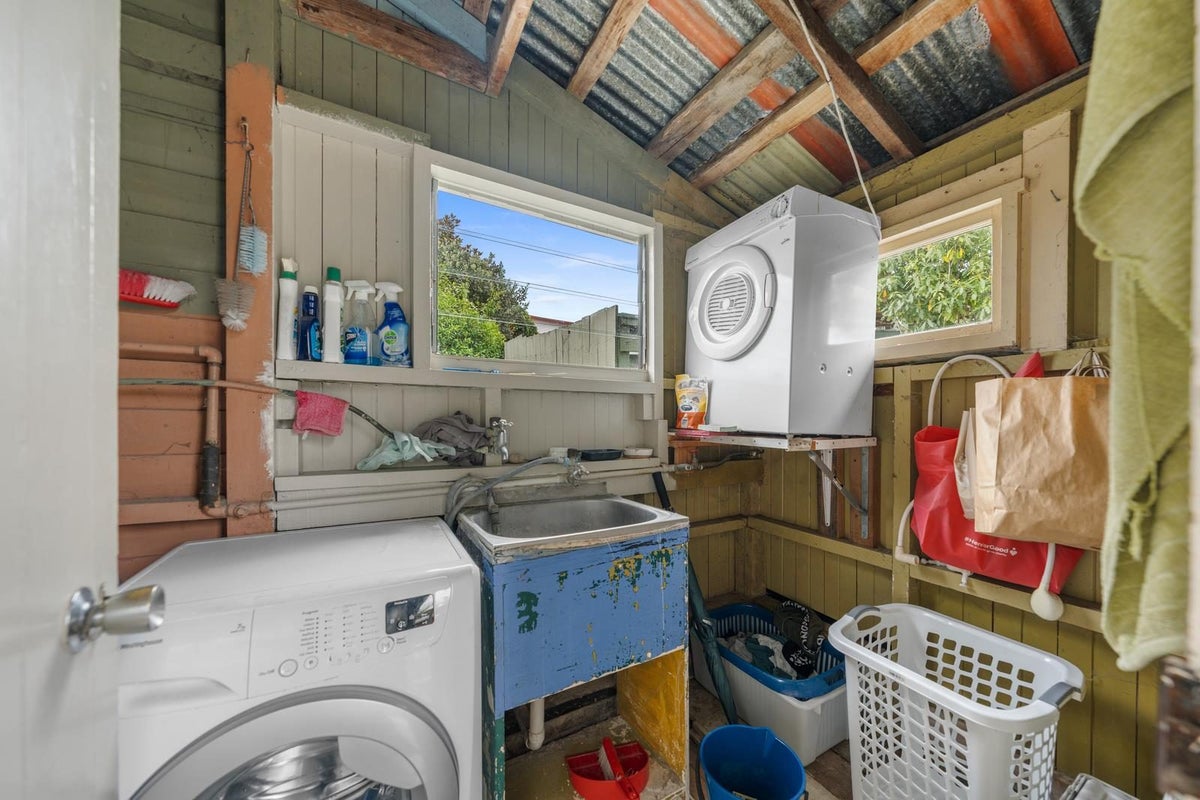 41 Hutchinson Avenue, New Lynn, Auckland - Carousel 23