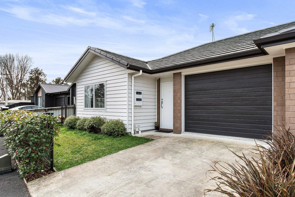 2/2 Keitha Place, Glenview, Hamilton - Carousel 2