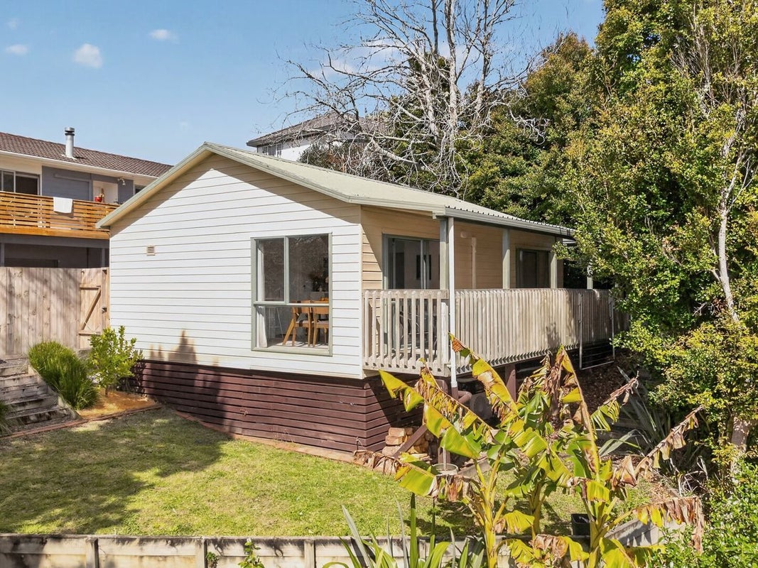 62A Awaroa Road, Sunnyvale, Waitakere City, Auckland - Carousel 1