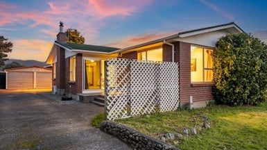 75 Pasadena Crescent, Totara Park, Upper Hutt - Carousel 1