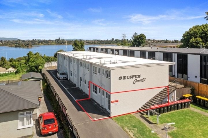 37 Selwyn Street, Tauranga, Tauranga - Carousel 1