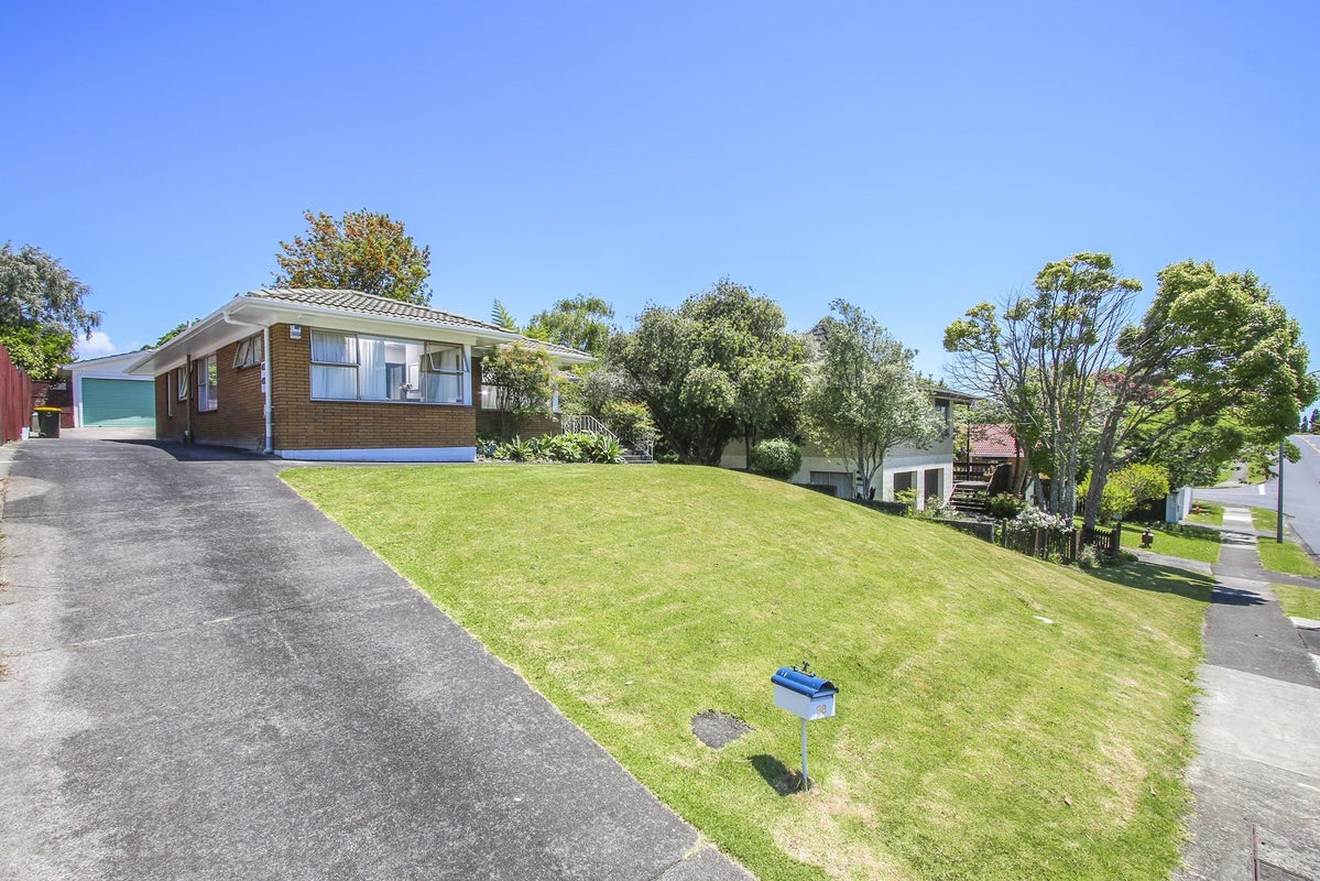 98 Glenmore Road, Sunnyhills, Auckland - Carousel 1