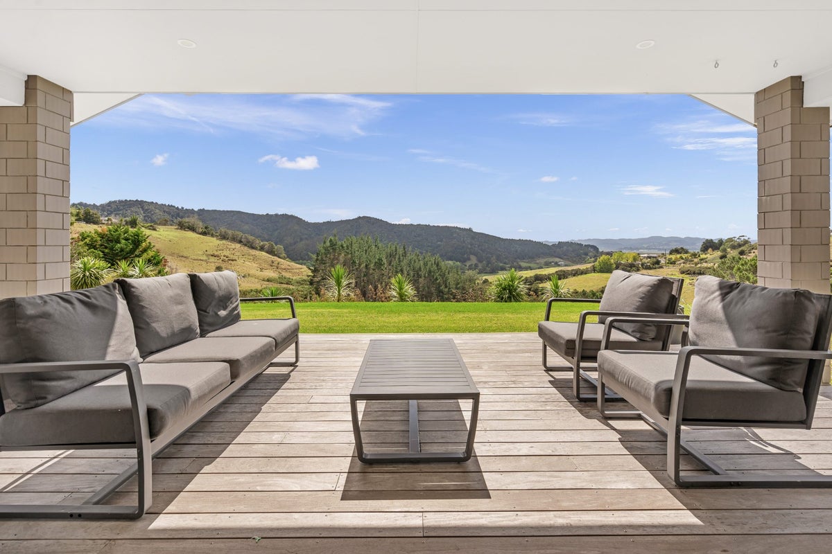 152 Valley View Road, Whangarei - Carousel 1
