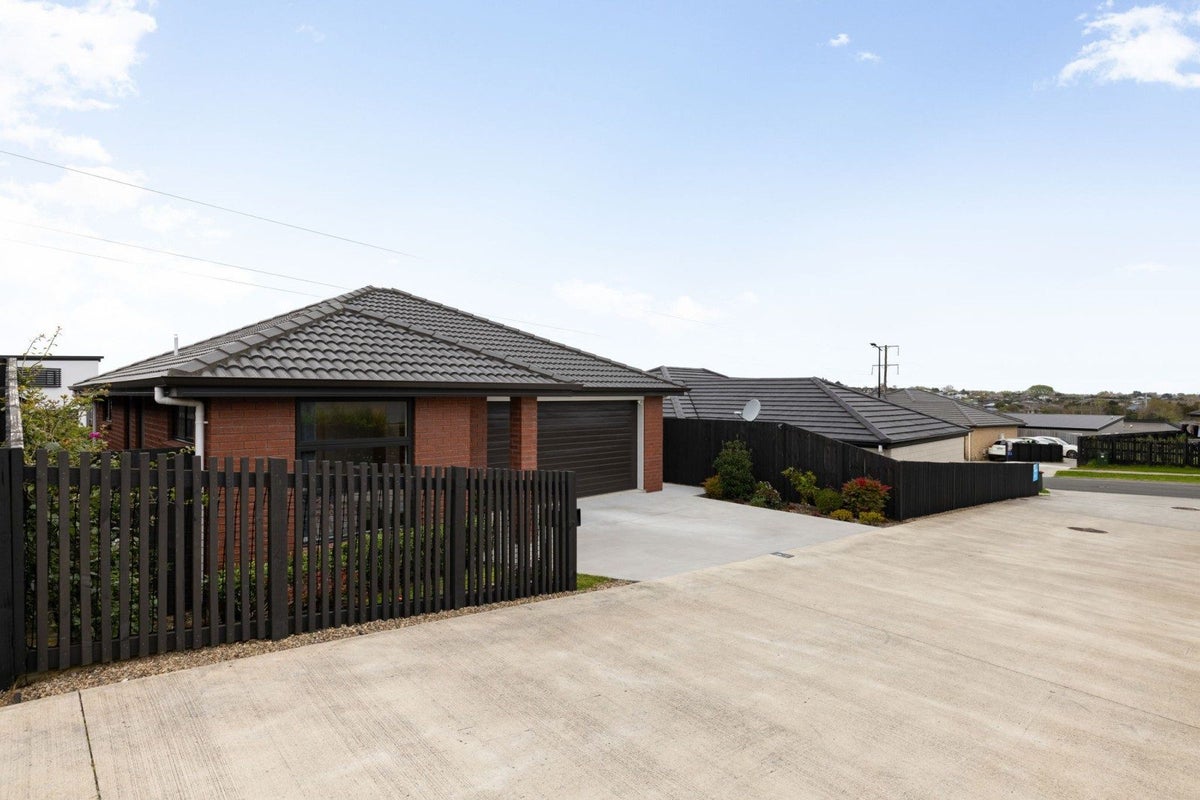 49 Pragma Rise, Rototuna North, Hamilton - Carousel 3