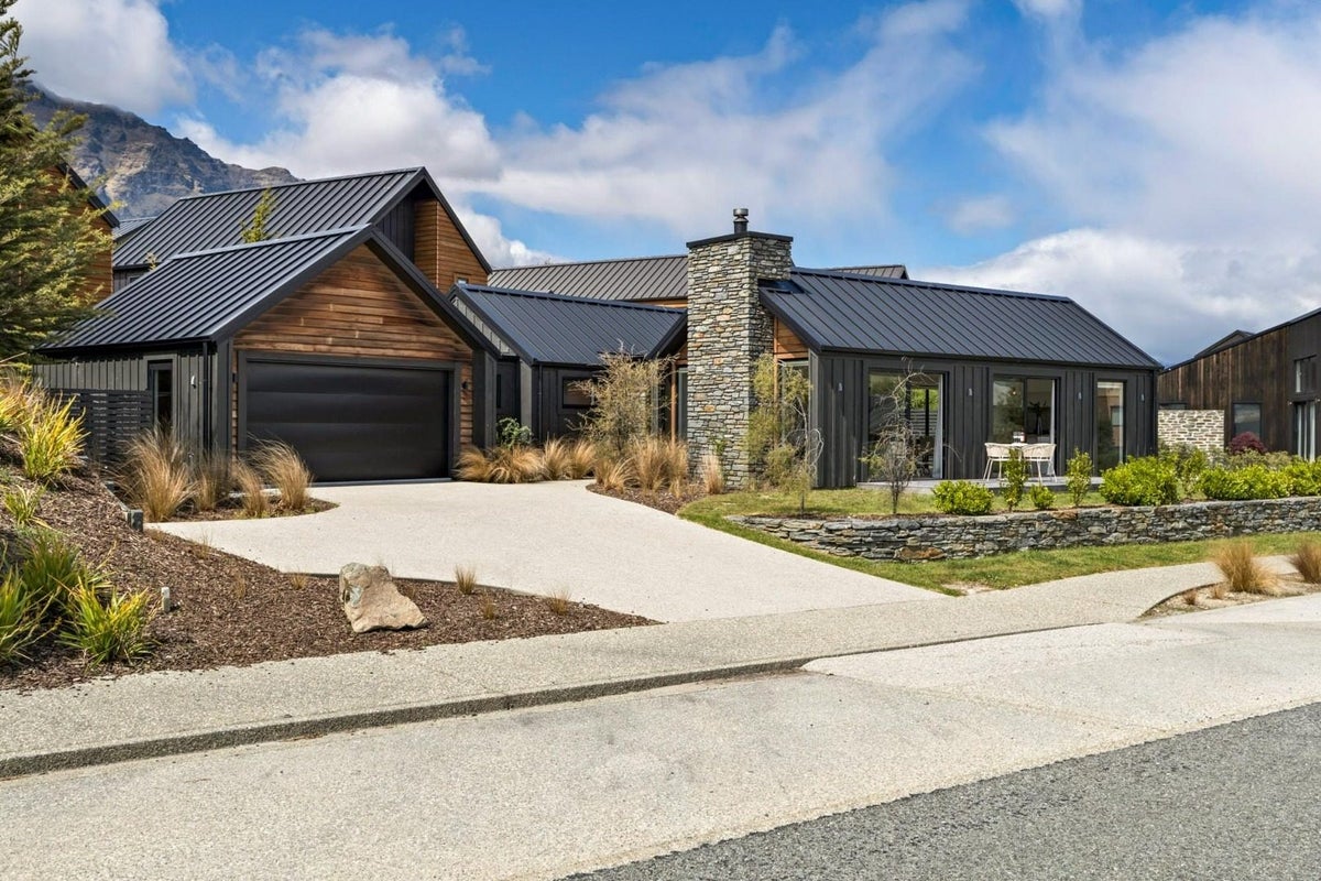 35 Rannoch Drive, Jacks Point, Queenstown - Carousel 1