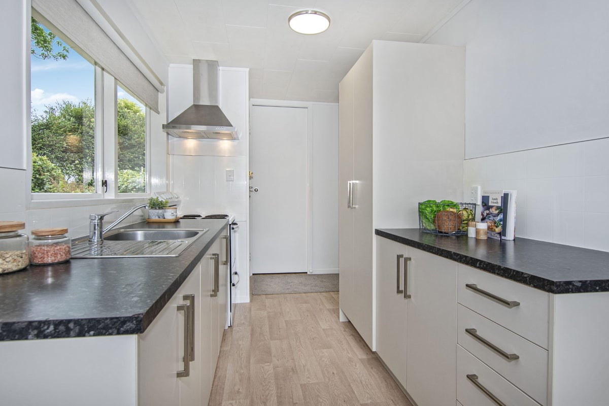 21 Earls Place, Onerahi, Whangarei - Carousel 2