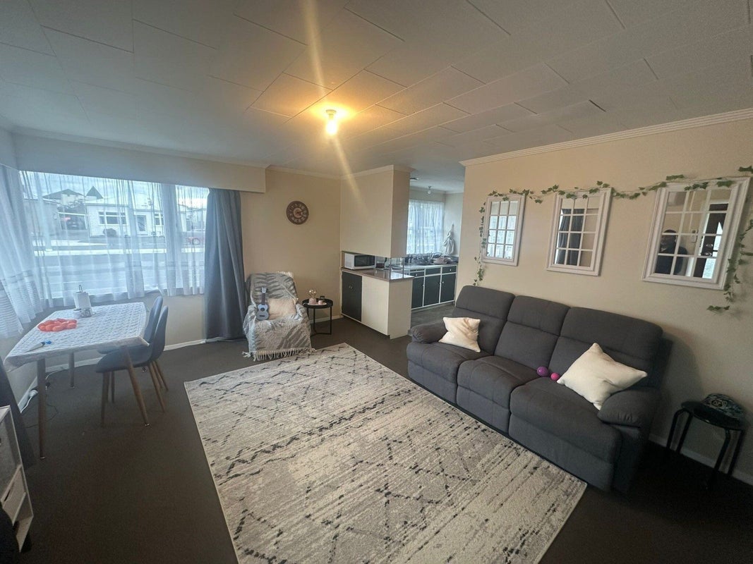 2/100 Pitt Street, Palmerston North, Palmerston North - Carousel 1