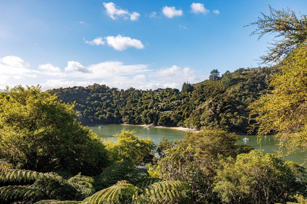 1679 Kenepuru Road, BROUGHTON BAY - Carousel 24