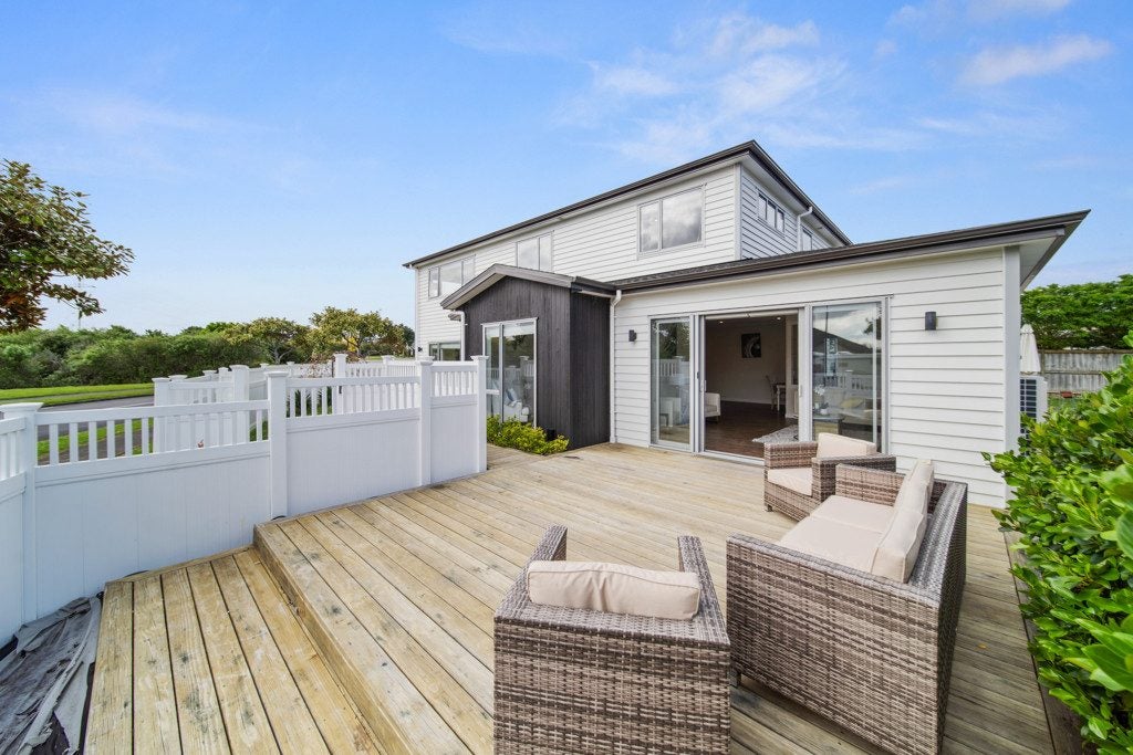 4 Portofino Point, Karaka, Papakura - Carousel 2