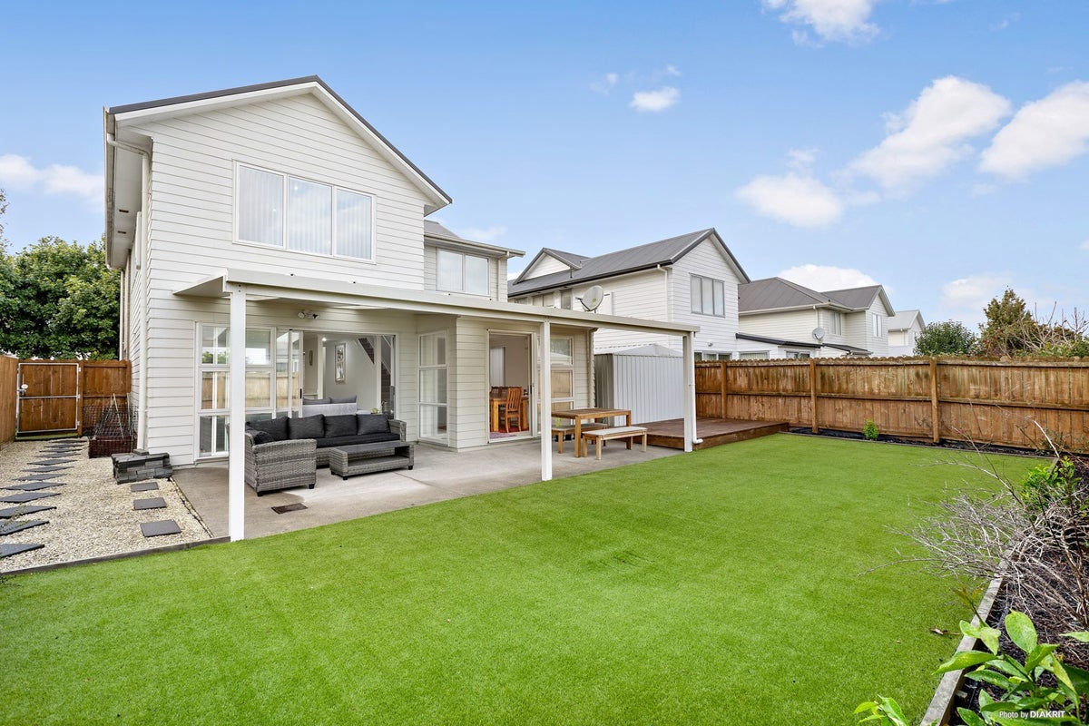 8 Tawaki Avenue, Takanini, Auckland - Carousel 1