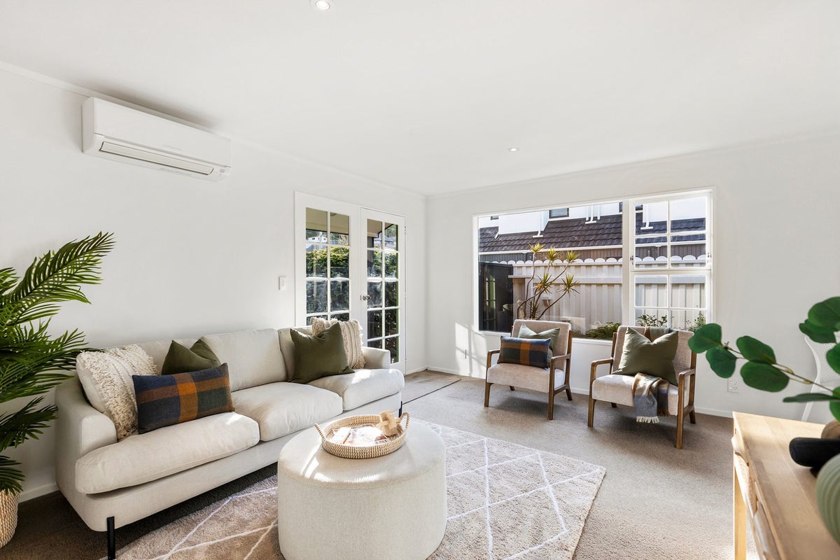 165B Queens Drive, Lyall Bay, Wellington, Wellington - Carousel 2