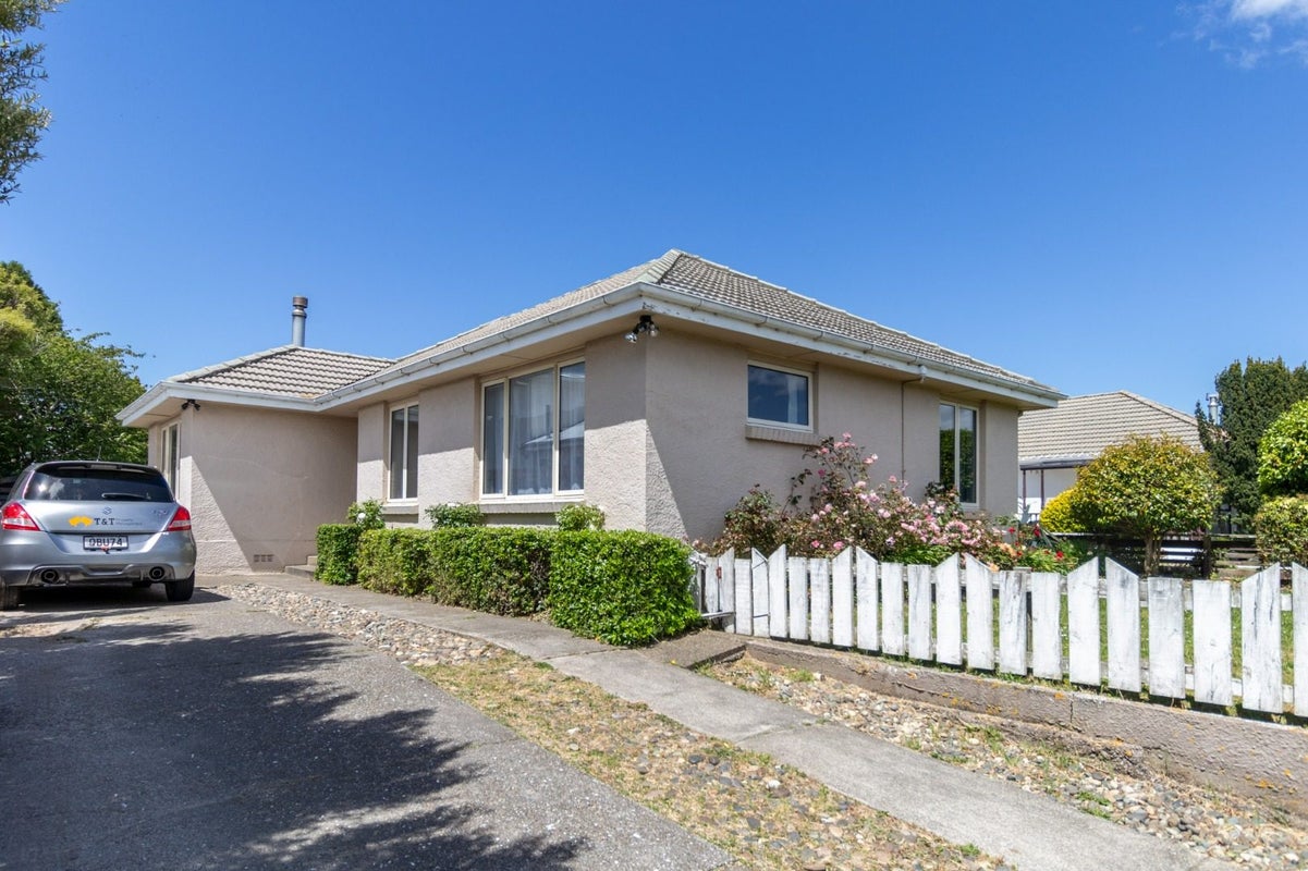 15 Adamson Crescent, Glengarry, Invercargill - Carousel 1