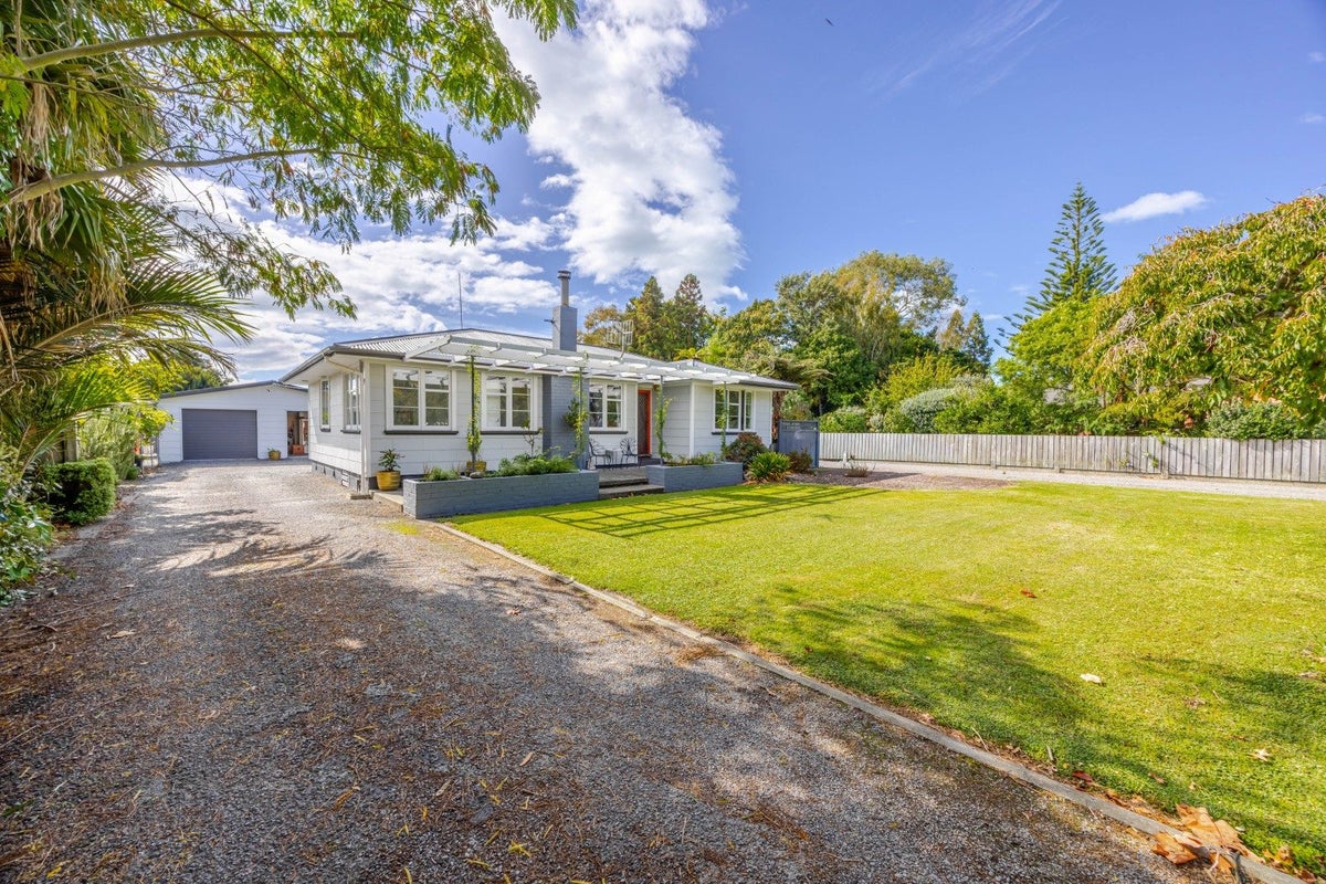 243 State Highway 2, CLIVE, Clive - Carousel 1