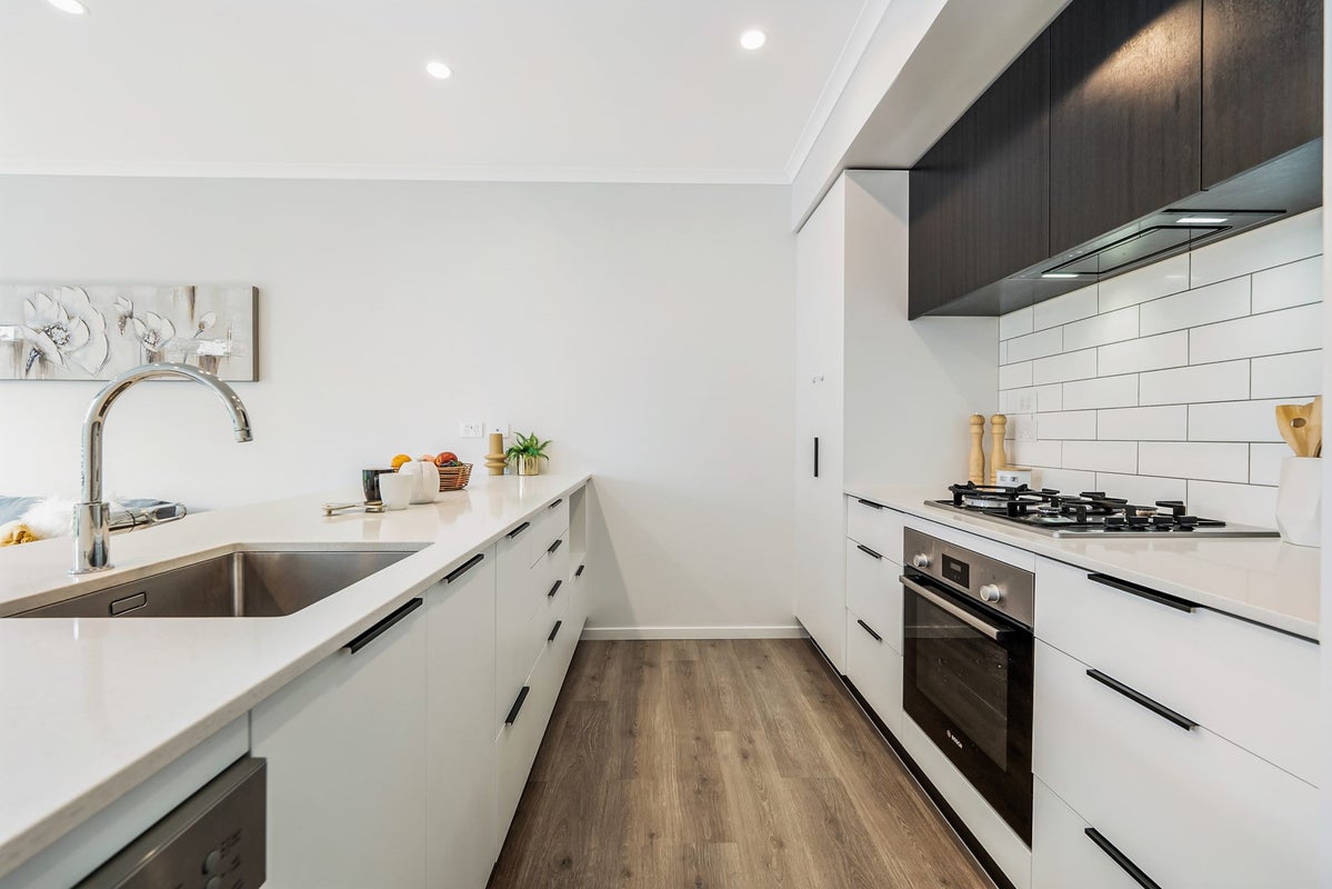 4 Shortfin Place, Flat Bush, Auckland - Carousel 2