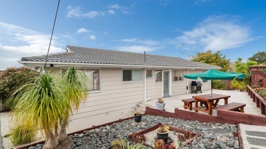 1/301 Sunset Road, Sunnynook, Auckland - Carousel 1