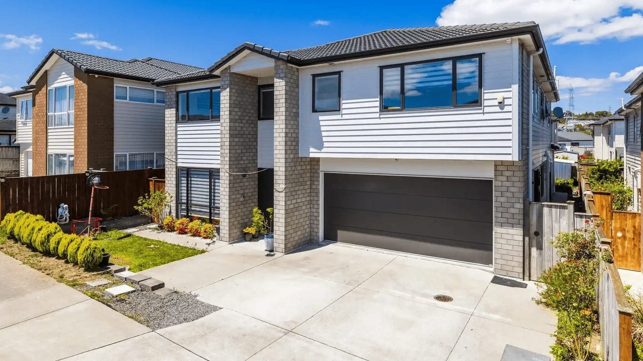 32 Carrickdawson Drive, Flat Bush, Auckland - Carousel 1