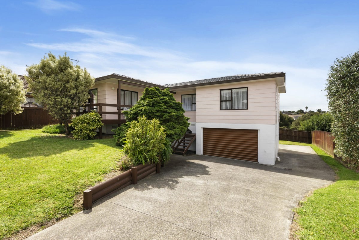 8 Coubray Place, Botany Downs, Auckland - Carousel 1