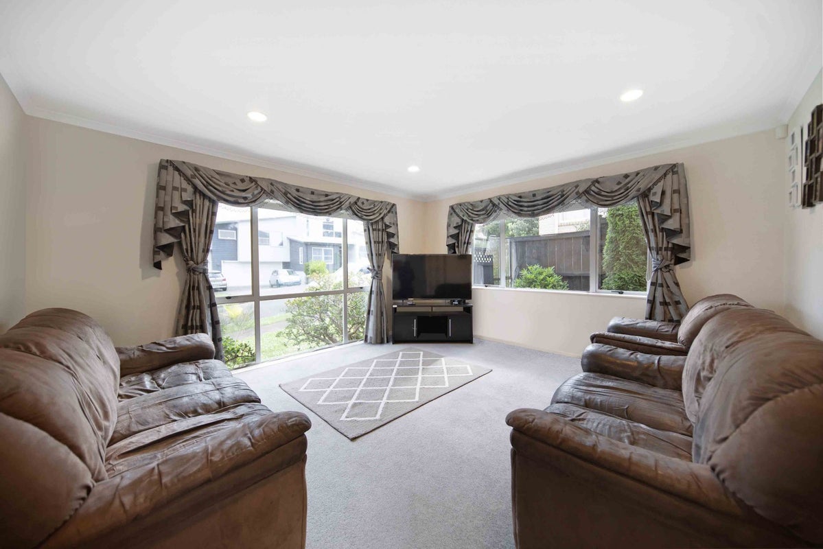 9 Seresin Crescent, Flat Bush, Auckland - Carousel 2