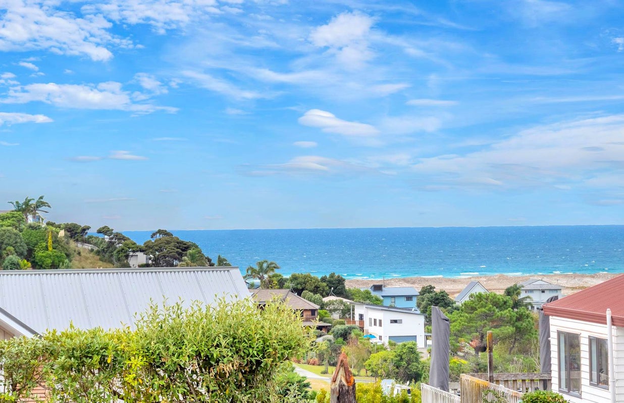 23 Cullen Street, Mangawhai Heads, Mangawhai - Carousel 1