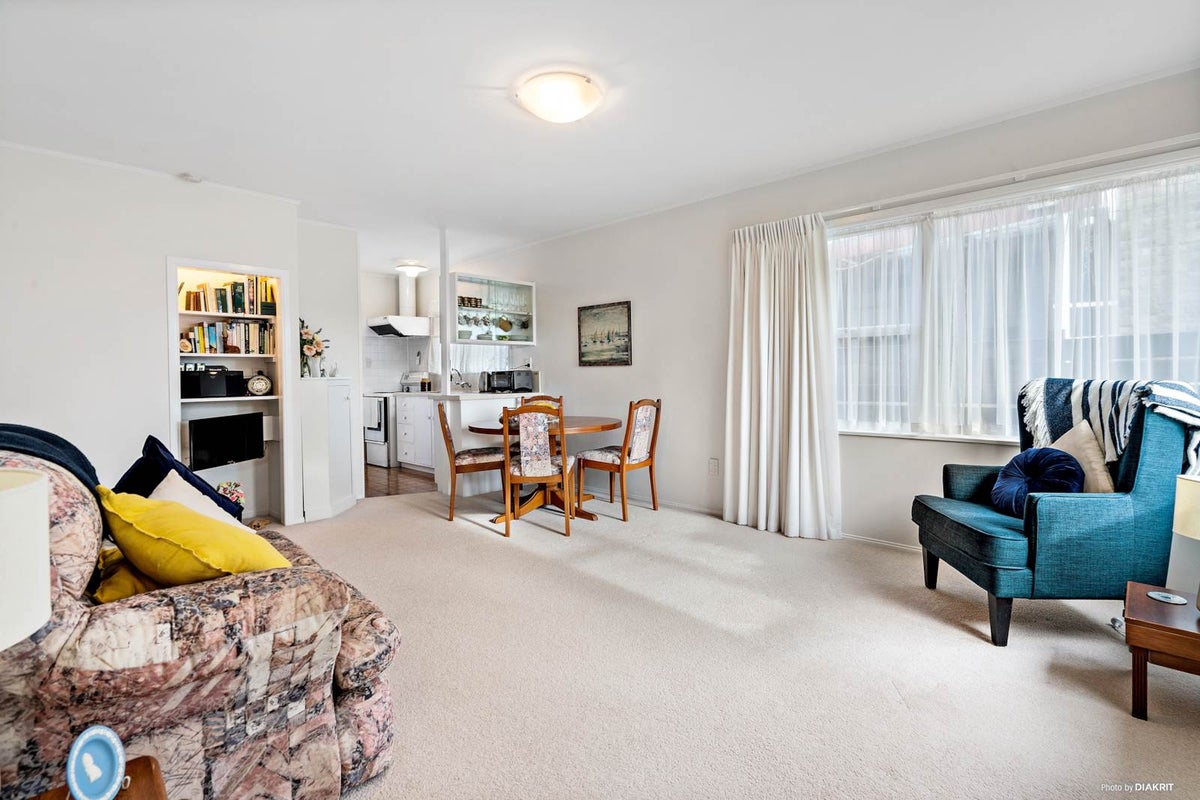 16B Pegler Drive, Howick, Auckland - Carousel 2