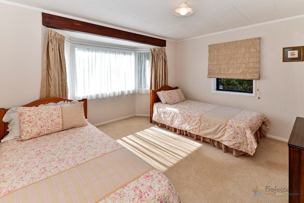 2 Evanda Crescent, Conifer Grove, Takanini - Carousel 12