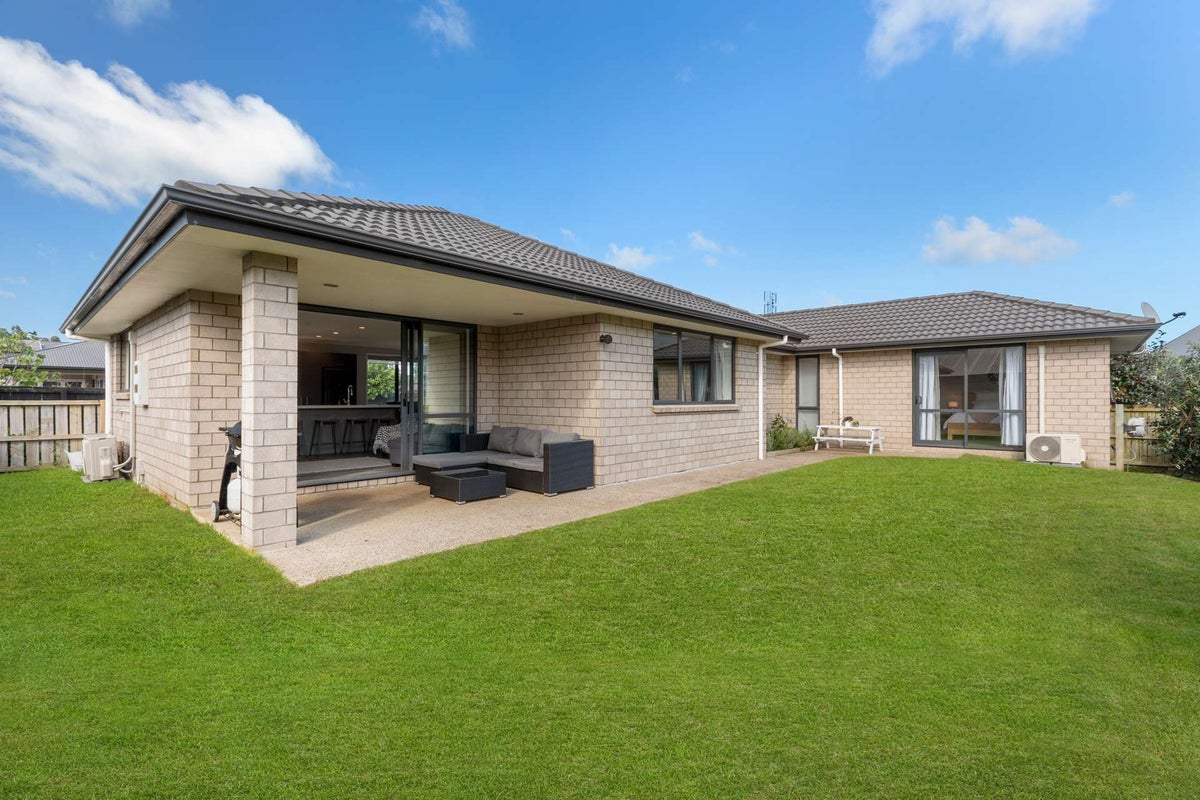 44 Ripple Grove, Waiuku, Waiuku - Carousel 1