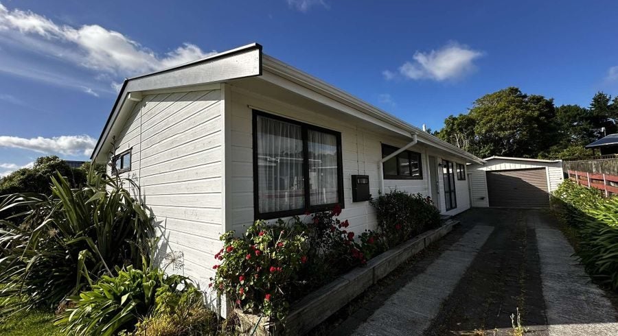 77 Park Road, Belmont, Lower Hutt - Carousel 1