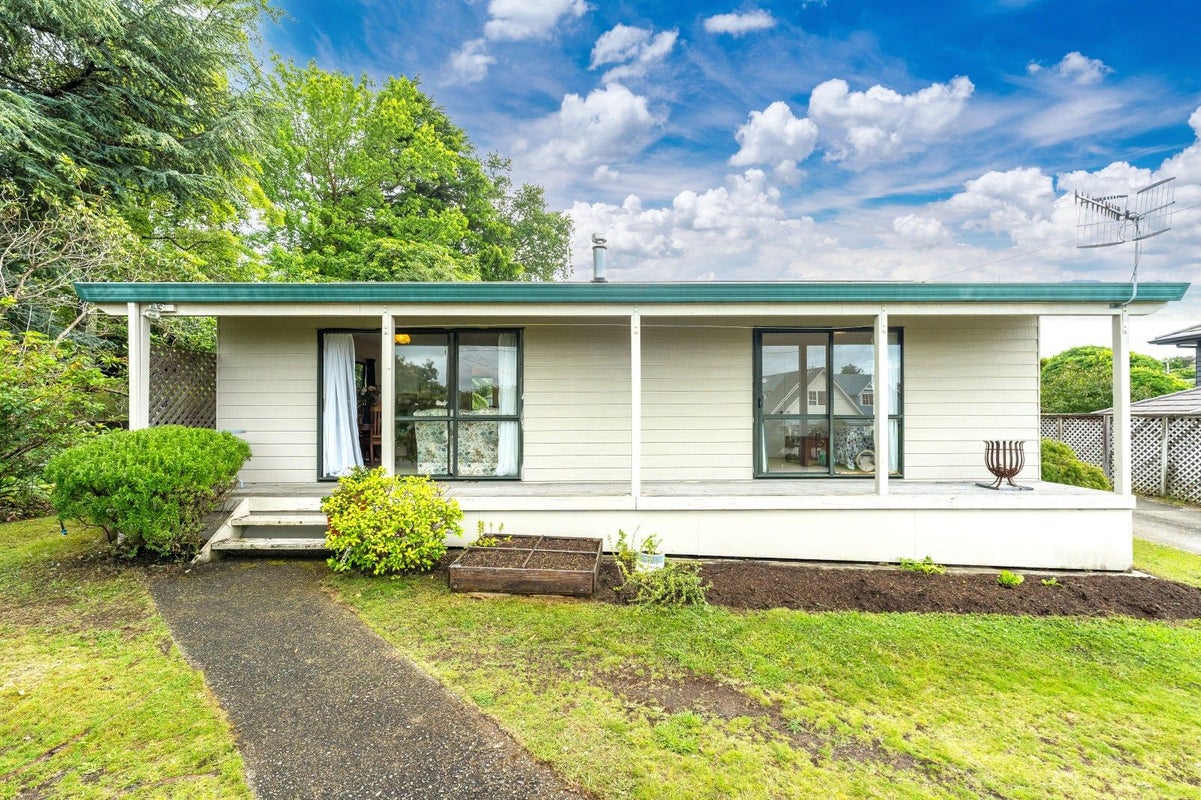 10 Sunset Street, Hilltop, Taupo - Carousel 2
