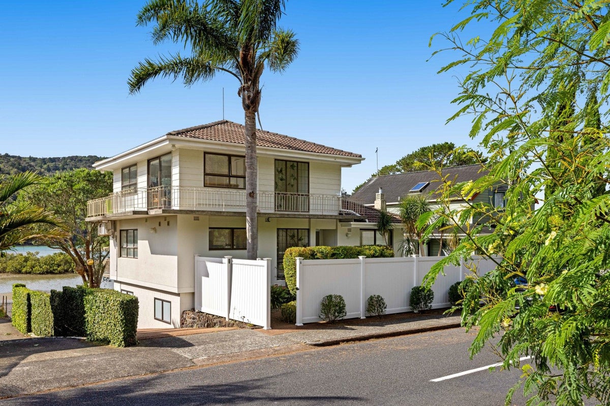 6 Waiwera Road, Waiwera, Orewa - Carousel 2