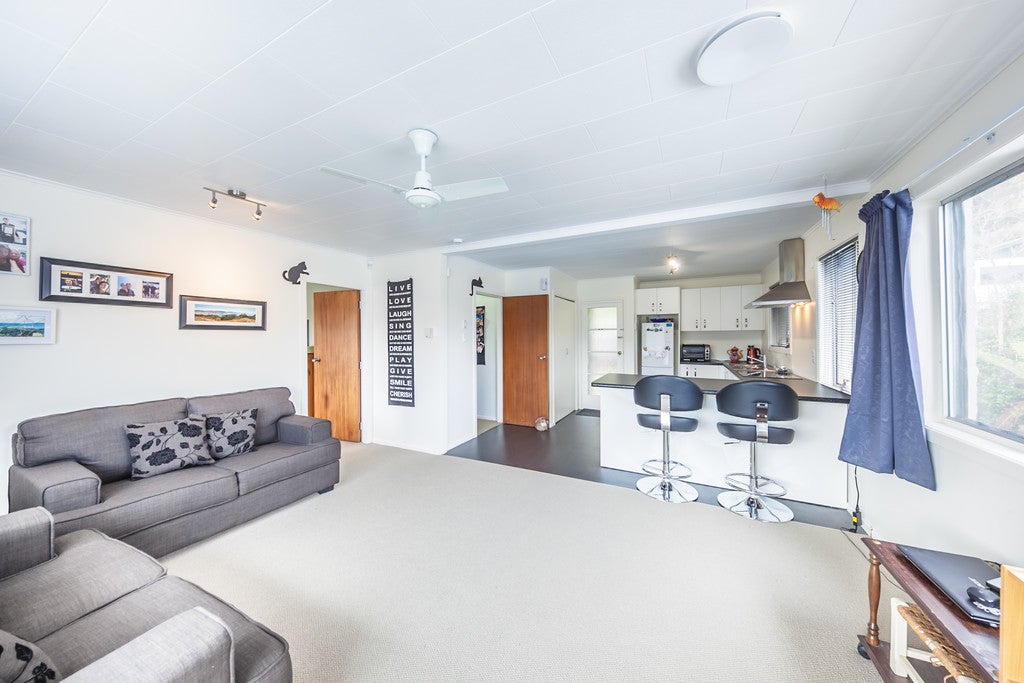 1/16 Hillside Drive, Maoribank, Upper Hutt - Carousel 1
