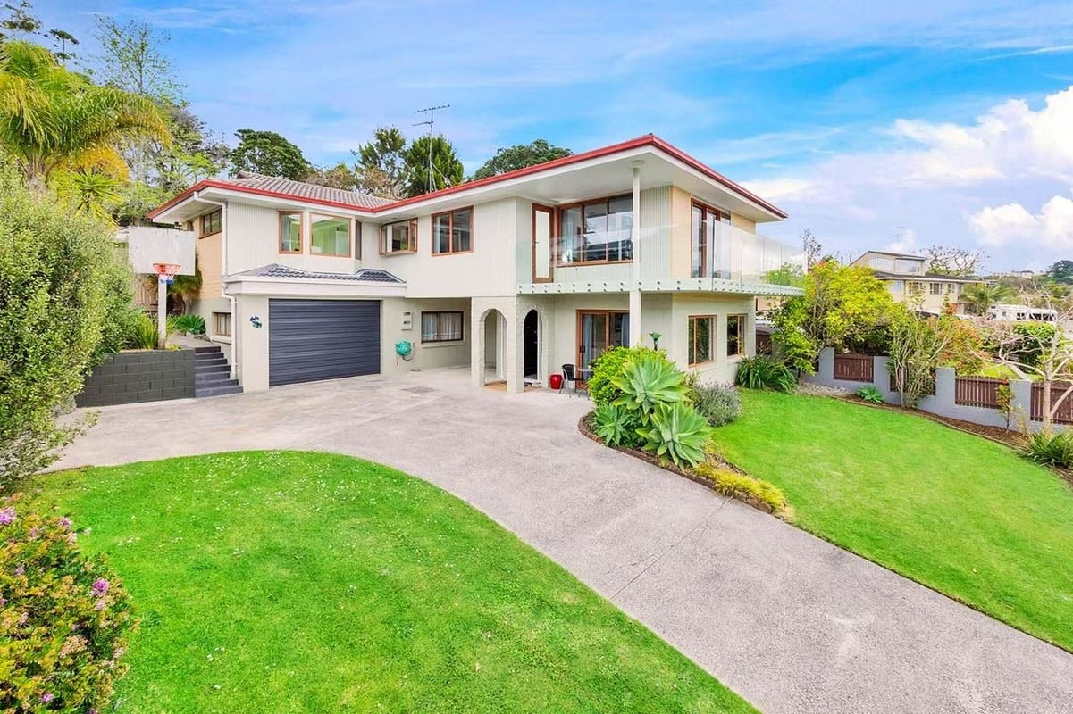 11 Robin Lane, Browns Bay, Auckland - Carousel 1