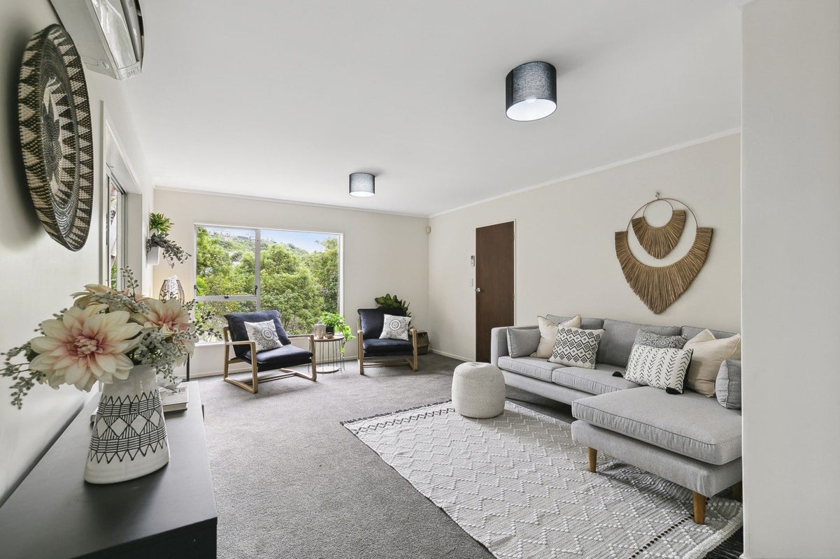 11 Tralee Place, Johnsonville, Wellington - Carousel 1