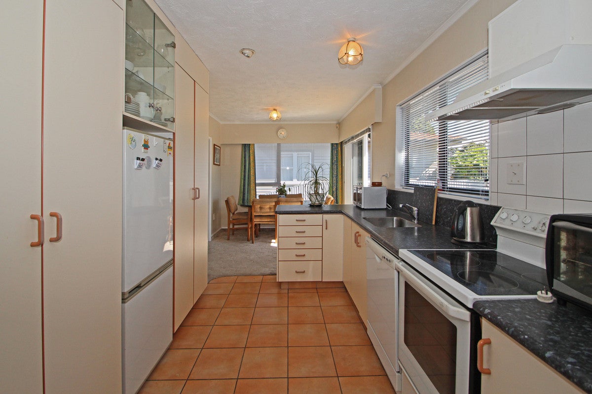 11 Trinity Crescent, Pirimai, Napier - Carousel 2