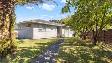 5 Embassy Place, Glenfield, Auckland - Carousel 1