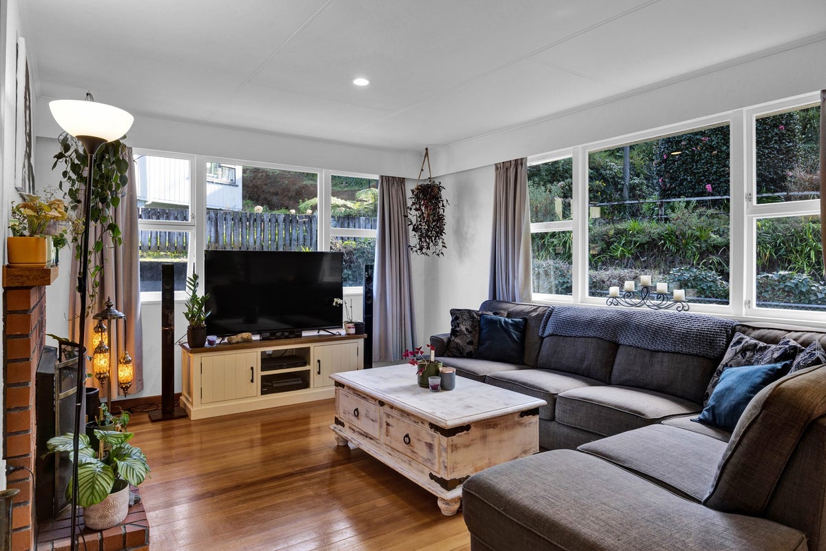 80F Brois Street, Frankleigh Park, New Plymouth - Carousel 2