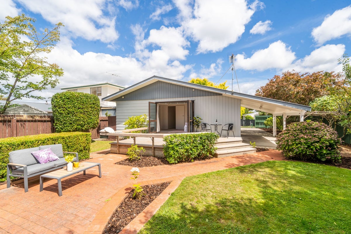 6 Denver Grove, Totara Park, Upper Hutt - Carousel 2