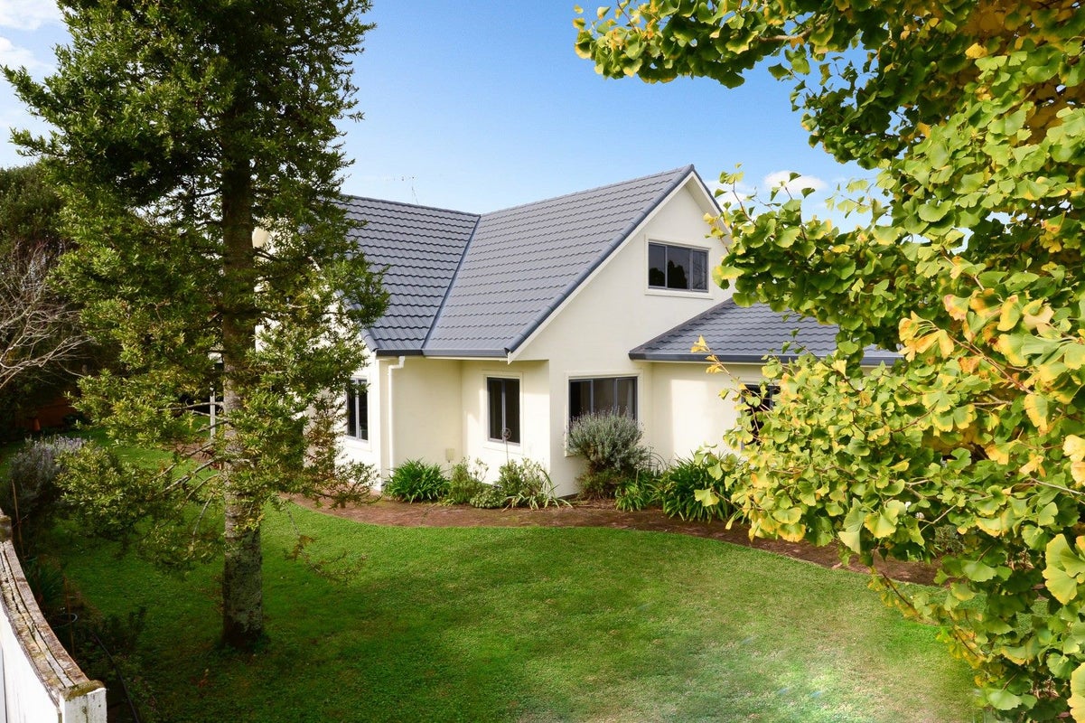 5 Hastings Place, Hamilton Lake, Hamilton - Carousel 1