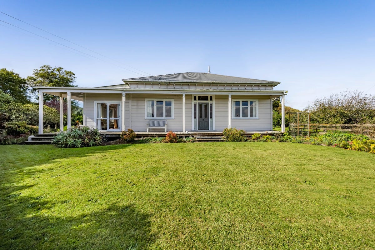 724 Ararata Road, Hawera - Carousel 1