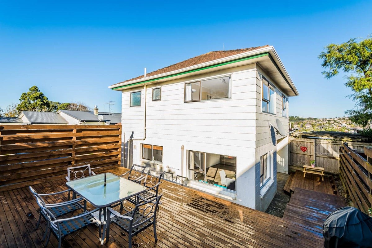 2/573 Beach Road, Murrays Bay, Auckland - Carousel 2