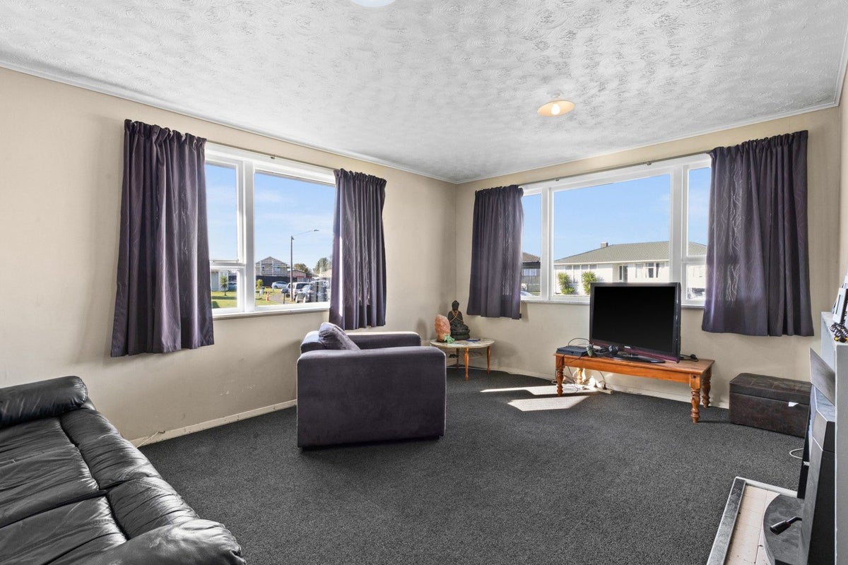 31 Cottrell Crescent, Onekawa, Napier - Carousel 1