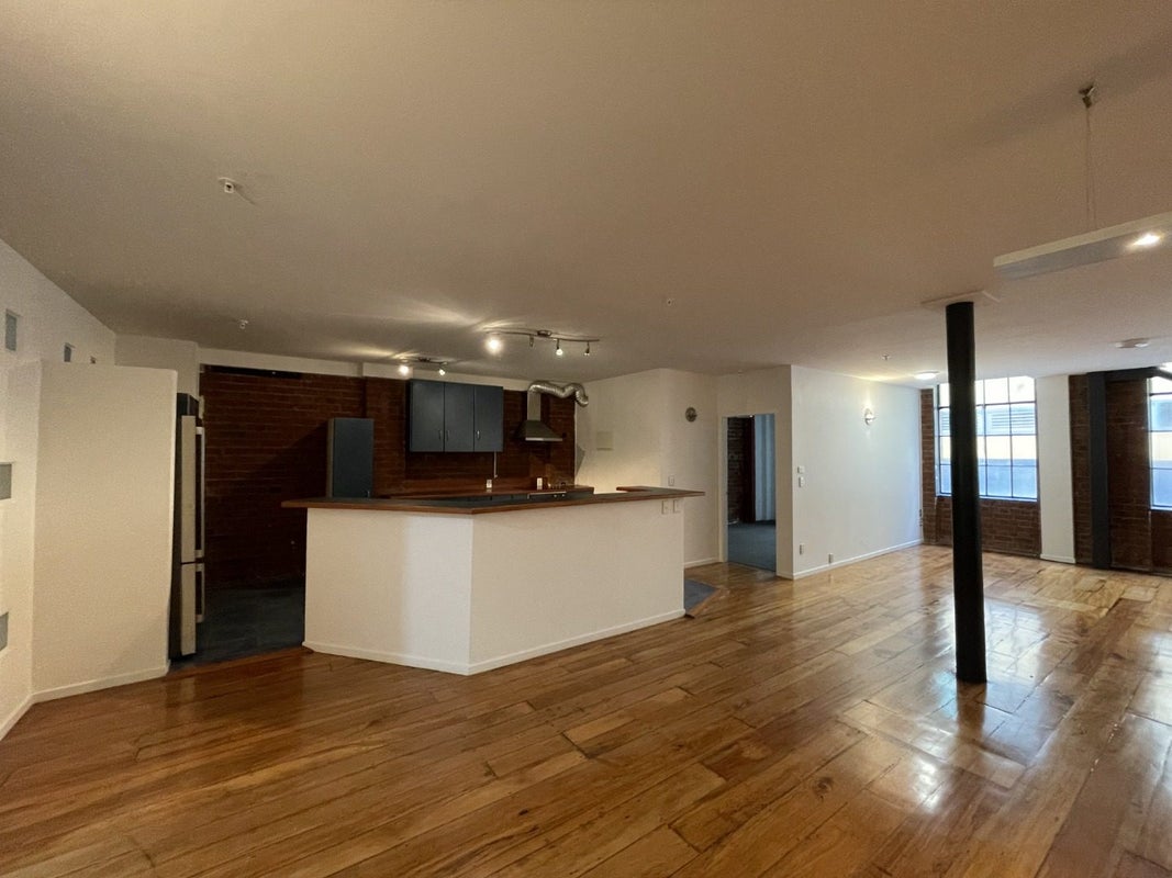 8H Egmont Street, Te Aro, Wellington - Carousel 2