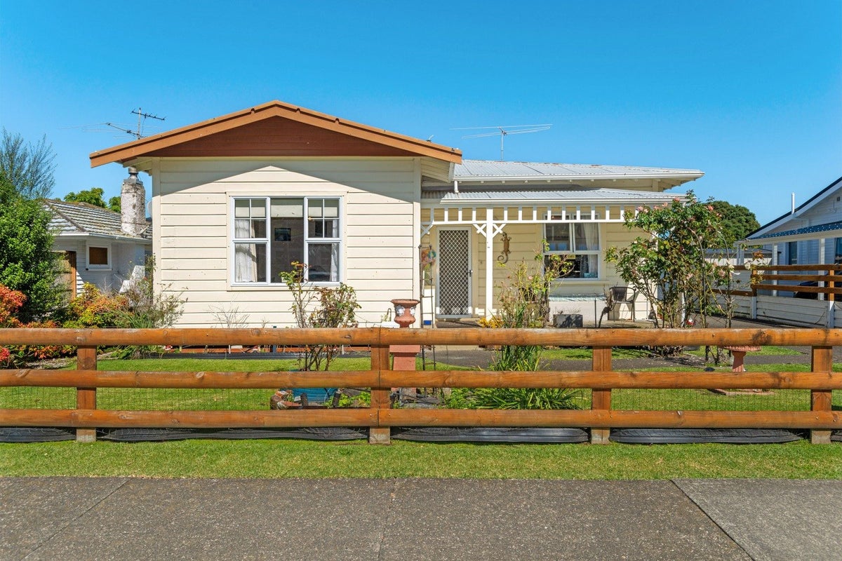 40 Oswald Street, Mangapapa, Gisborne - Carousel 22