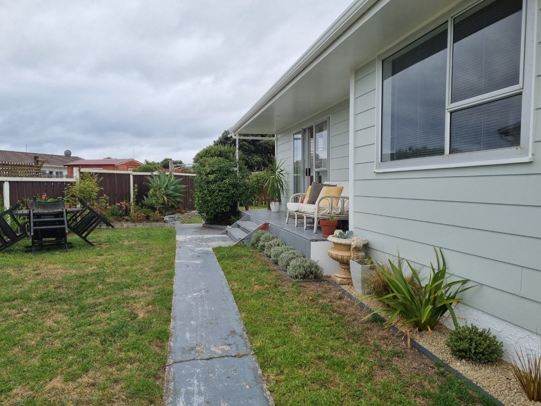 4 Simcox Street, Otaki Beach, Otaki - Carousel 1