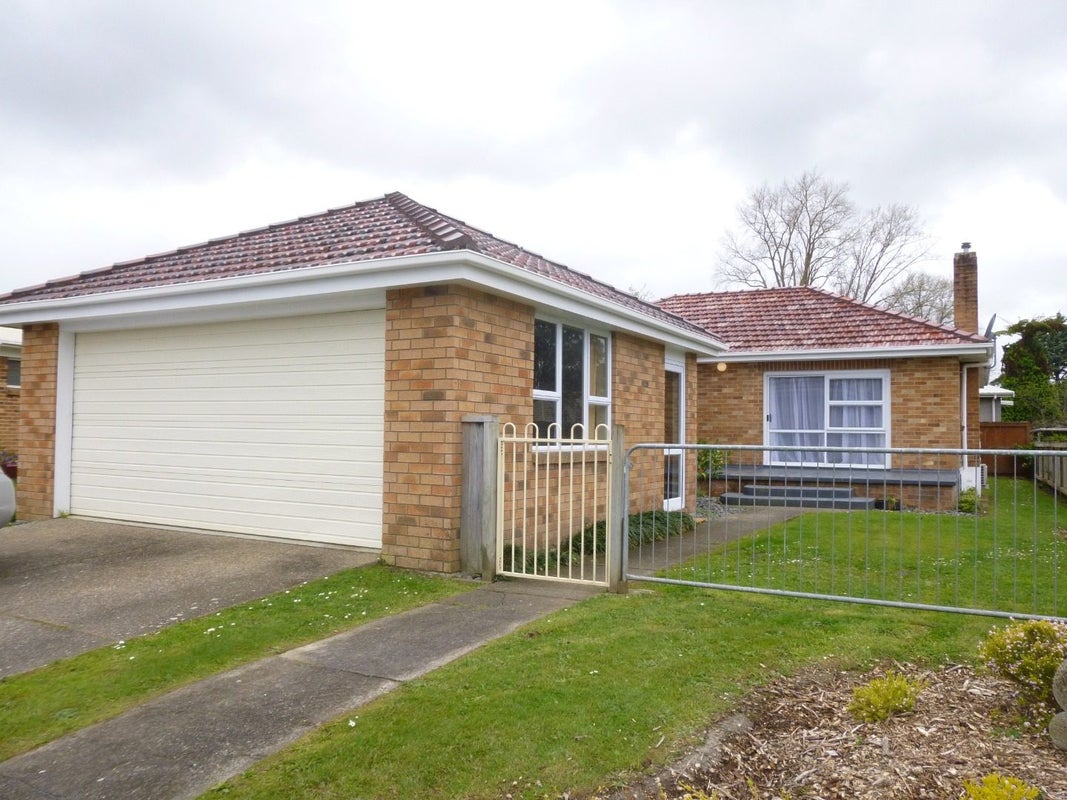 24 McNicol Street, Fairfield, Hamilton - Carousel 10